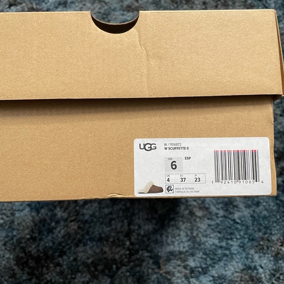 Brand New Ugg Scuffette II size 6 - Picture 3 of 4